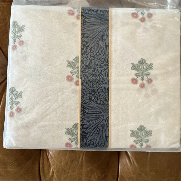 NWT William Morris at Home Woodland Floral Ochre King Sheet Set - Picture 2 of 2